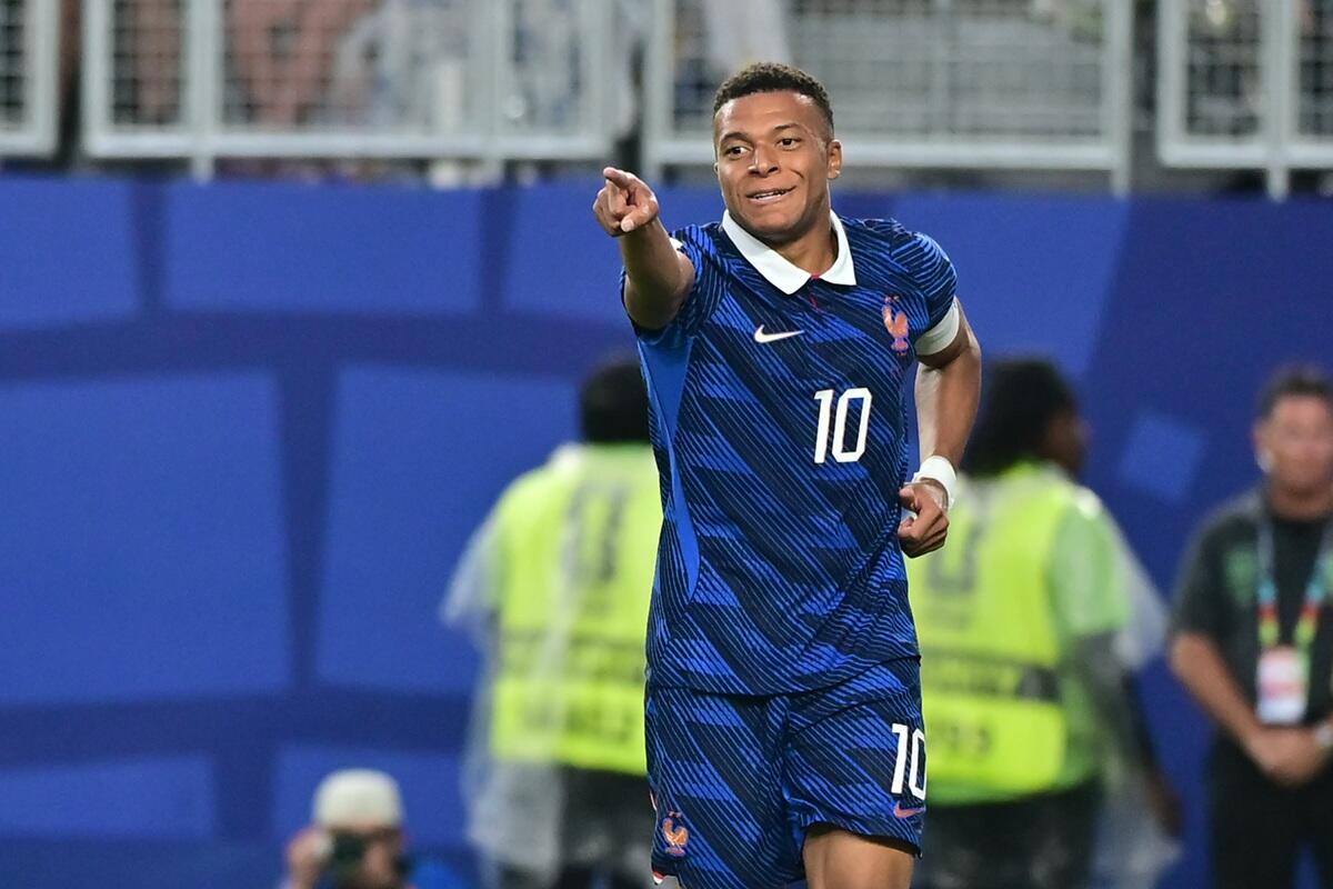 Pioggia e fulmini non fermano la Francia, Iraq al tappeto per 3-0 - 
