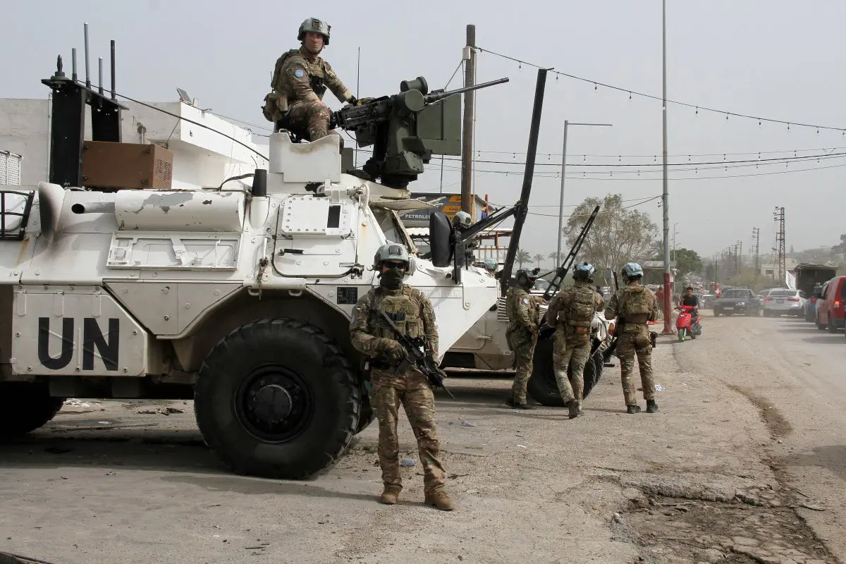 Libano, Unifil “Ucciso un soldato della missione, altri due feriti” - 