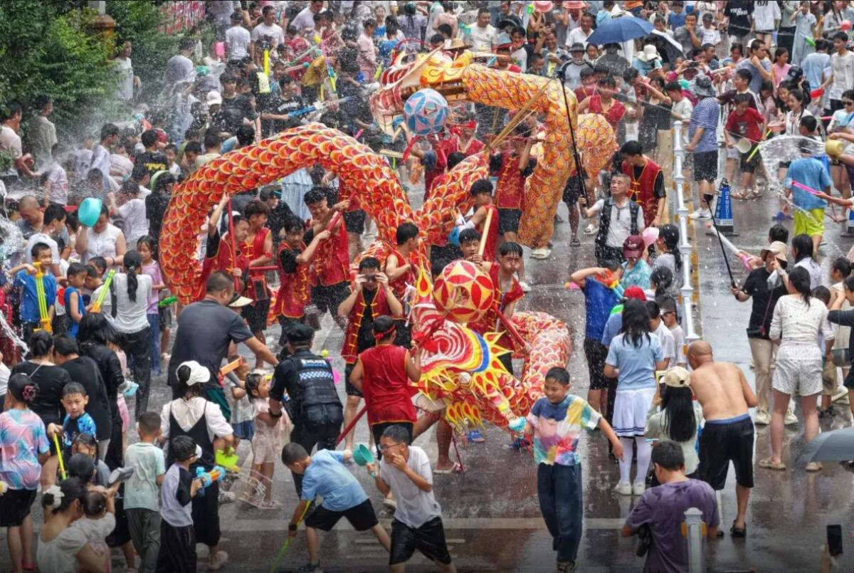 Dragon Boat Festival, a Pechino 8,4 mln di visite turistiche durante le vacanze - 