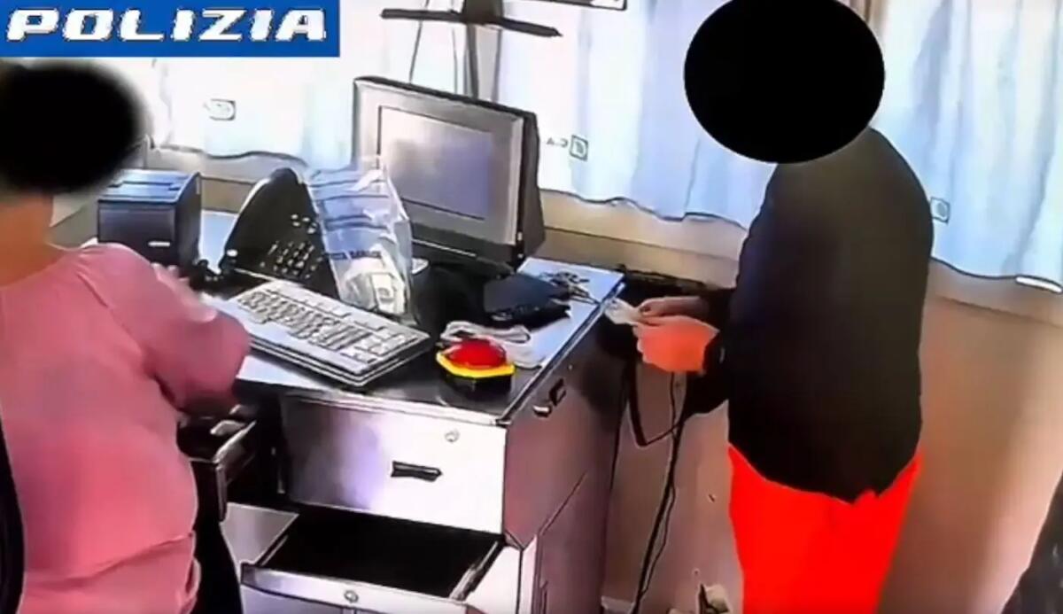 Peculato ai caselli autostradali, sospesi 5 dipendenti del CAS e addetto di una società privata / Video - 