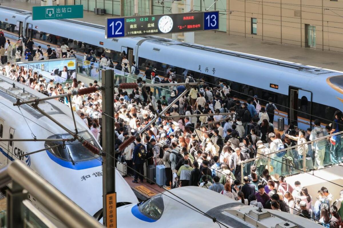 Cina, record di viaggi ferroviari nei primi cinque mesi del 2026 - 