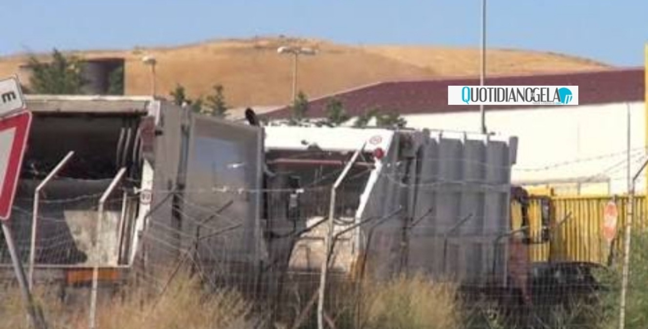 Inchiesta Timpazzo, riesame: "Divieto a Picone e Bellavia nel settore rifiuti" - Mezzi davanti all'ingresso di Timpazzo 