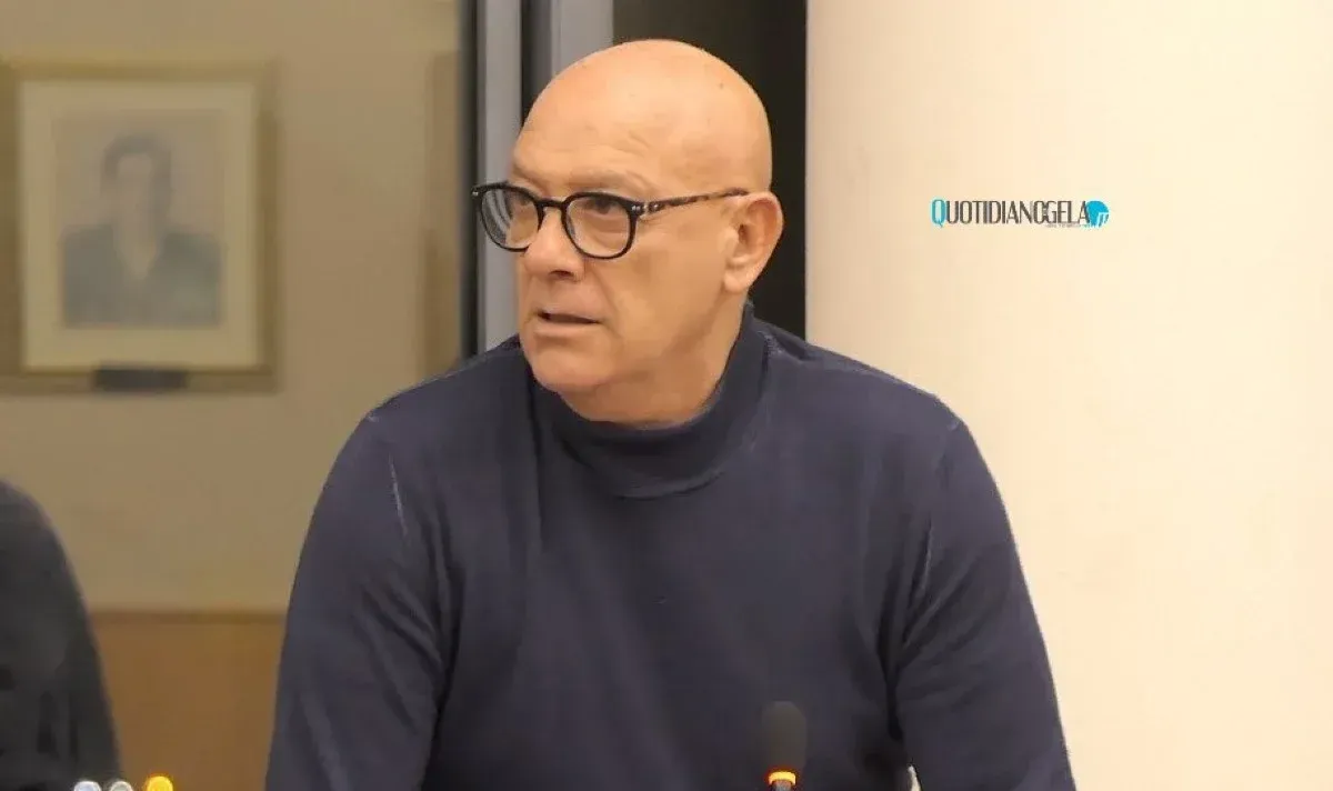 Fava si autosospende da vice e assessore, "mi scuso con i consiglieri" - 