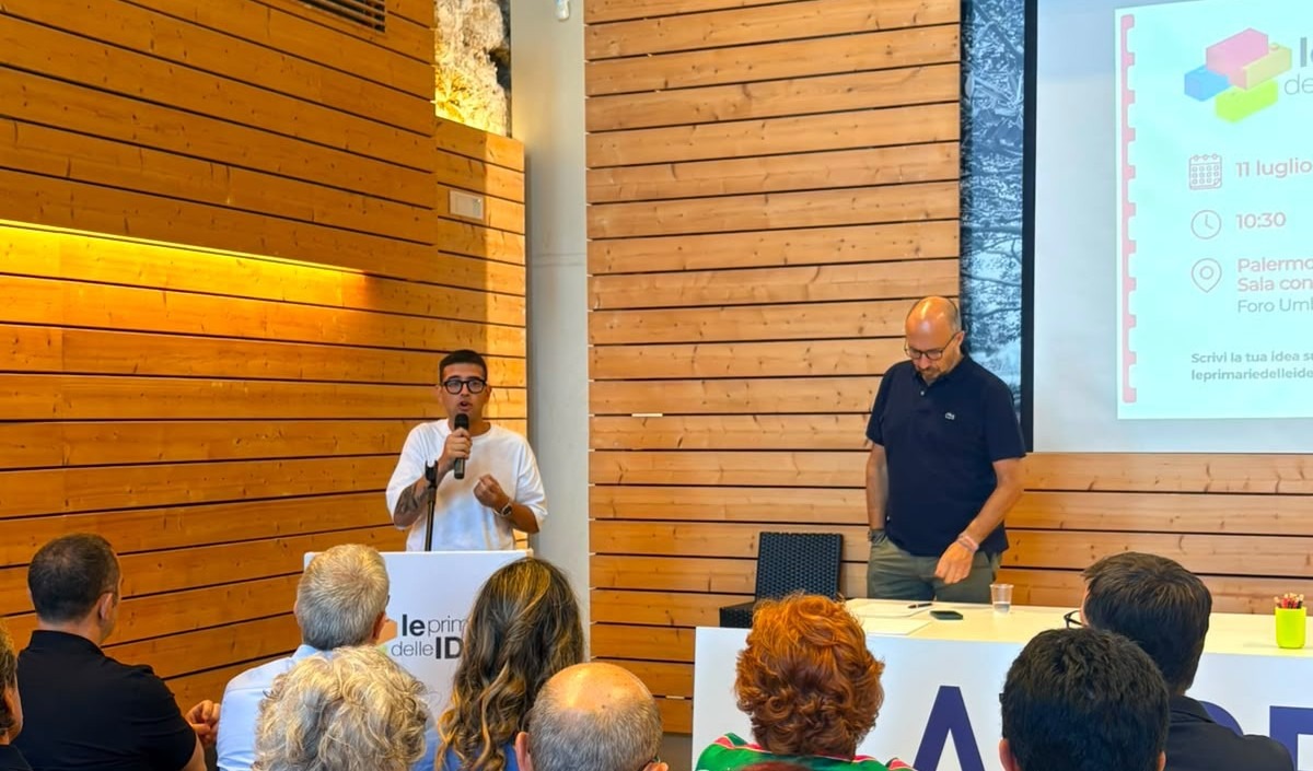 Perna alle "Primarie delle idee": "Provincia Caltanissetta si spopola, politica faccia bagno di umiltà" - Perna durante il suo intervento