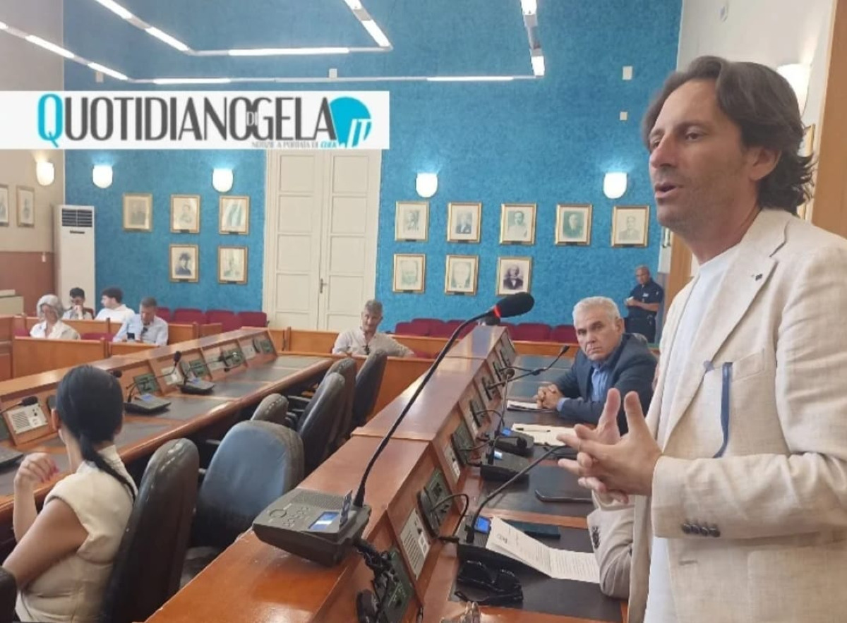 Pellegrino: "Sostenni Cosentino non un sistema rifiuti, Mpa coerente? Fece perdere Di Stefano alle provinciali" - Il consigliere comunale Gabriele Pellegrino in aula