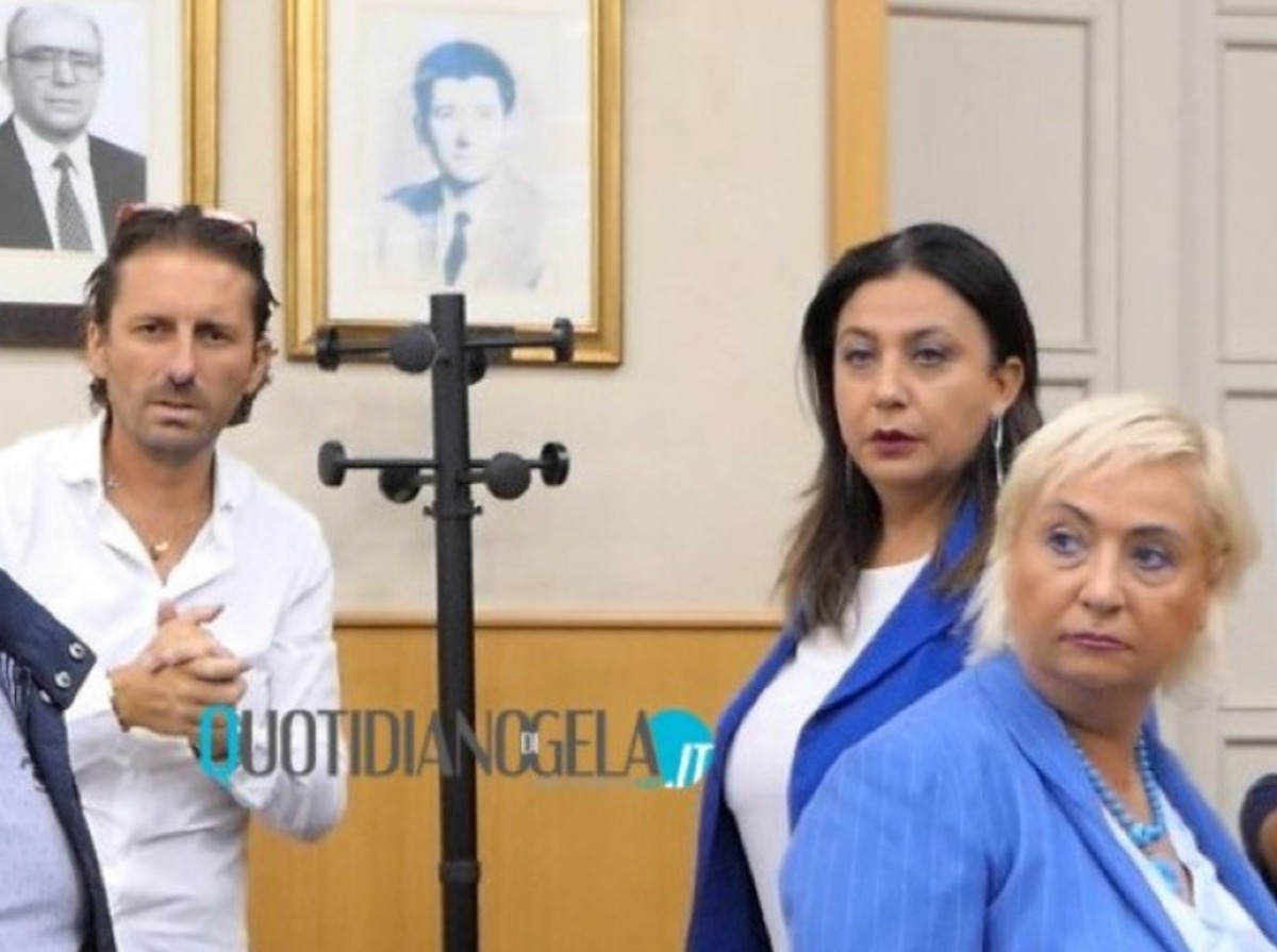 Nuovo manager Impianti, Pellegrino all'Mpa: "Chi parla di sistema rifiuti dovrebbe scusarsi con l'ingegnere Cosentino" - Pellegrino e Cosentino in consiglio comunale insieme all'esponente leghista Di Benedetto 