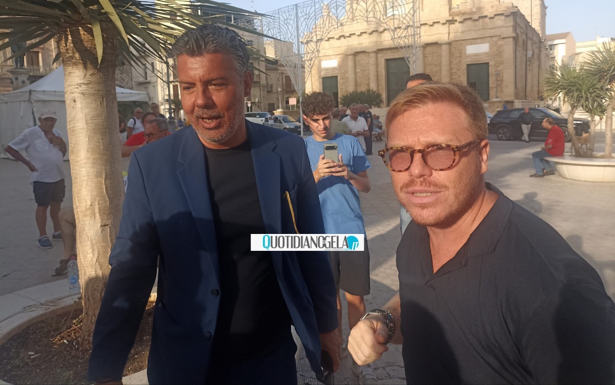 "Campo largo sia unito, stimo Di Paola ma serve chiarezza", La Vardera: "Nei territori no a governi con centrodestra" - Donegani e La Vardera in piazza Umberto I