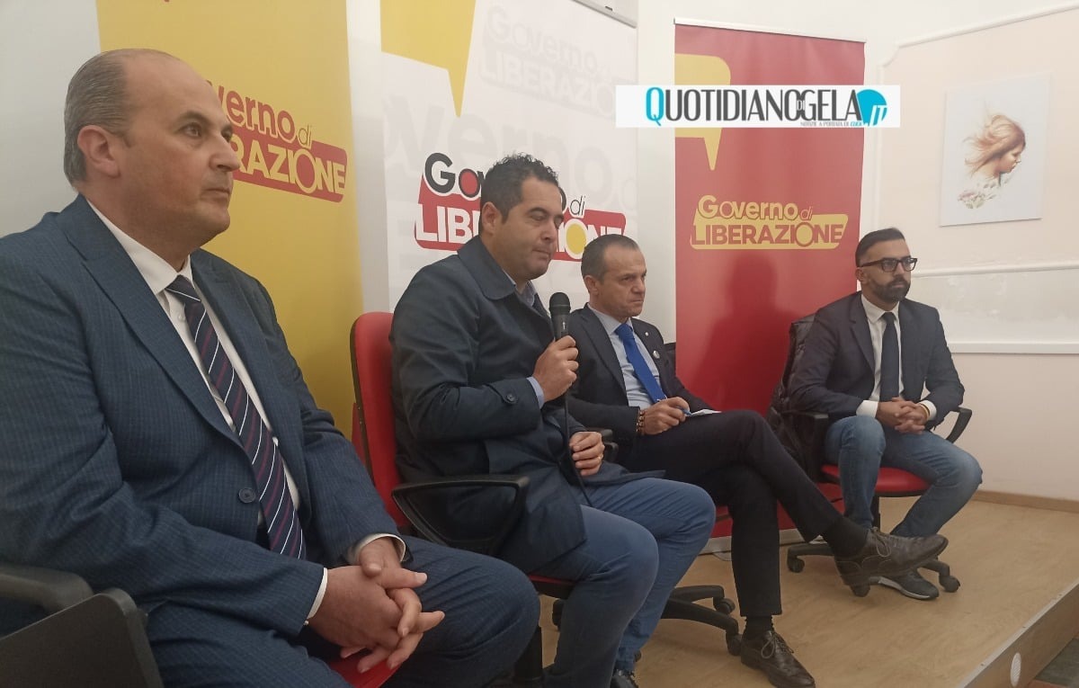 "Costruiamo blocco autonomista, civico e progressista", De Luca apre: in città pieno supporto a Di Stefano  - De Luca insieme a Di Stefano e all'assessore Franzone nel corso di un incontro in città 