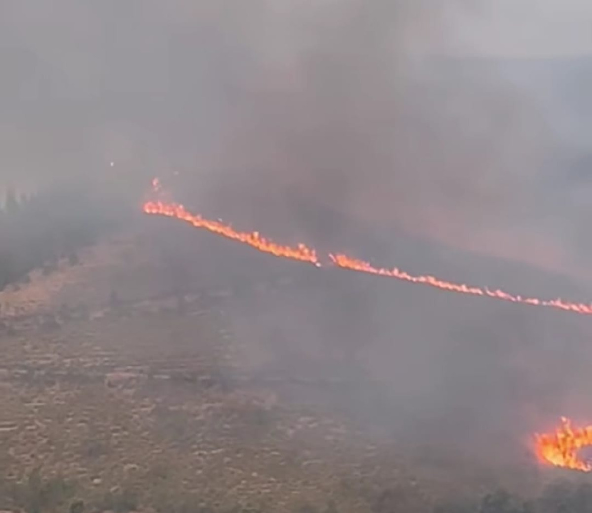 Butera, un vasto incendio va avanti da ore: paura e tanta apprensione - 