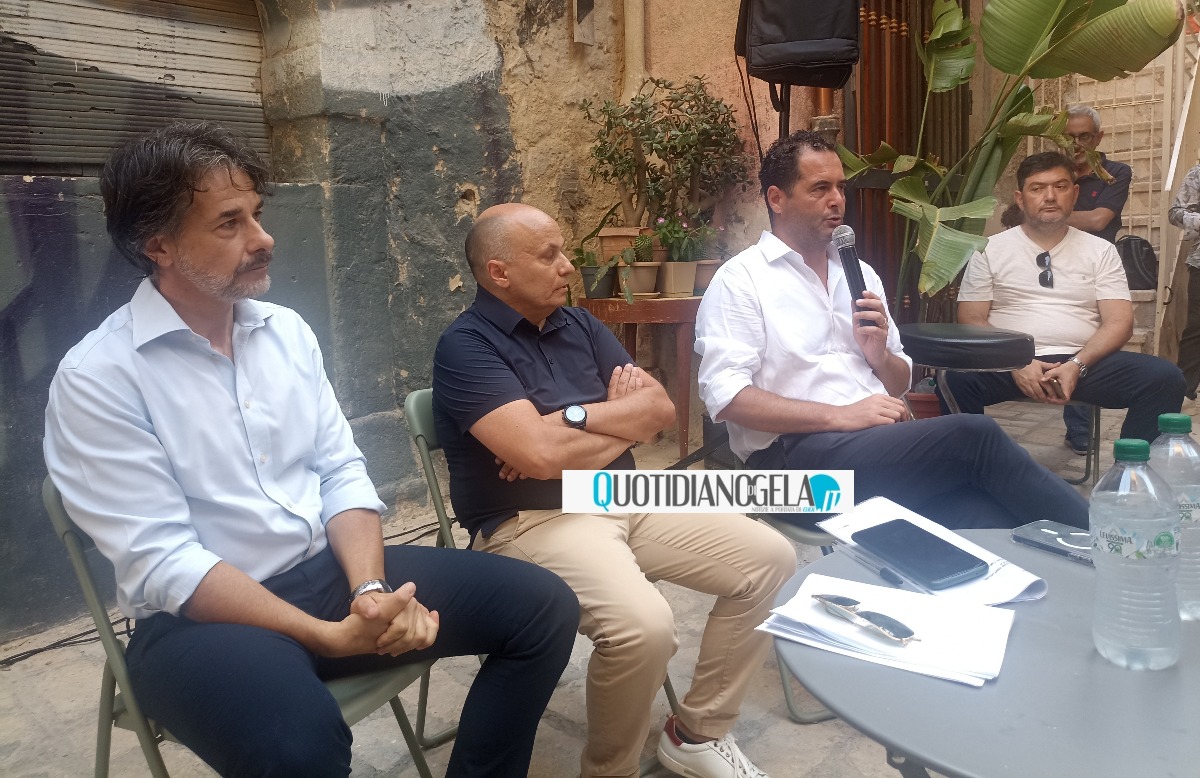 "Mettiamo un punto a questo governo regionale", Di Stefano: "Porto? Non gli interessa più" - 