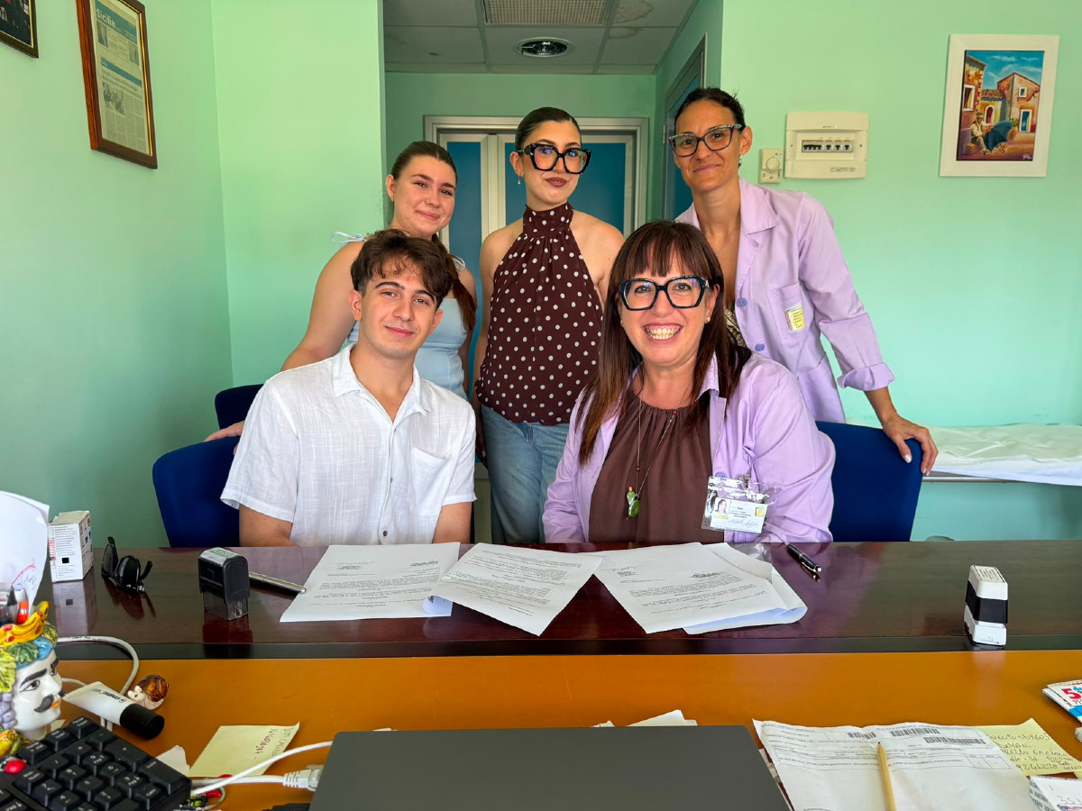 Sostegno ai pazienti di oncologia, rinnovato il protocollo tra Rotaract e Farc&C - 