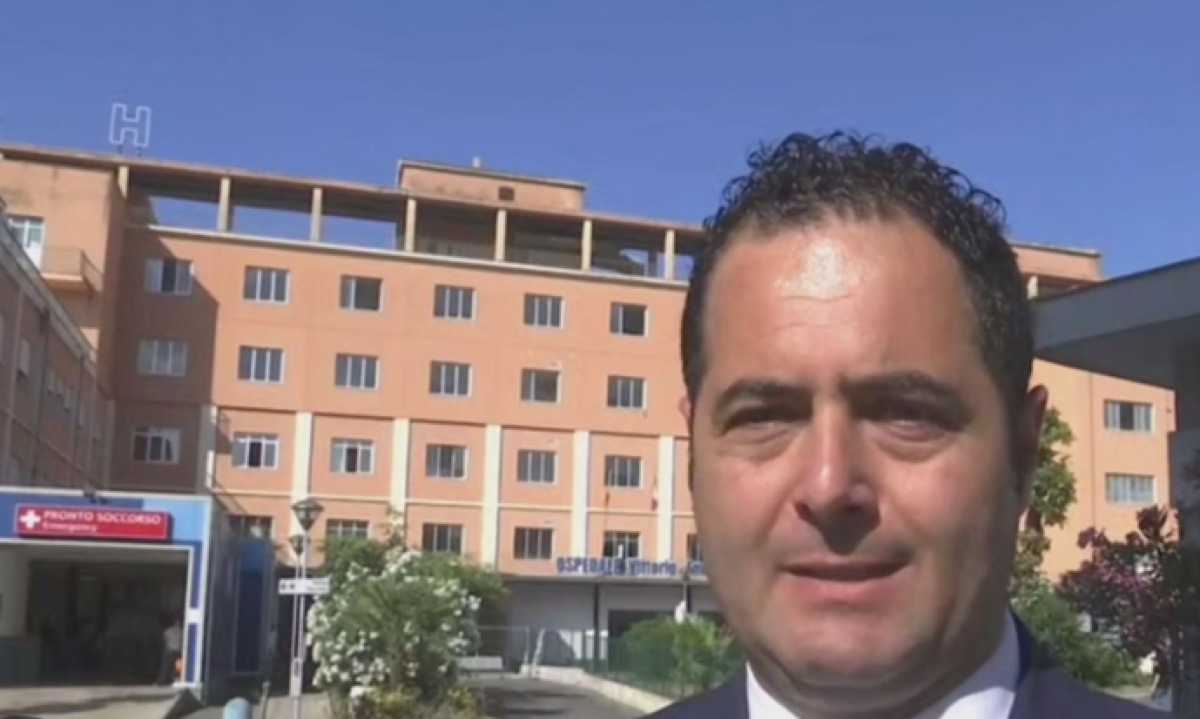 "Da domani il mio ufficio davanti all'ospedale", Di Stefano avvia la protesta  - 