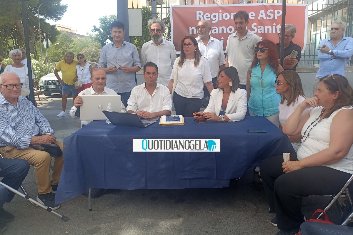 "Gela Nova", "protesta va portata a Palermo": Iaglietti (FdI), "sindaco strumentalizza per visibilità" - Il presidio dell'amministrazione comunale 