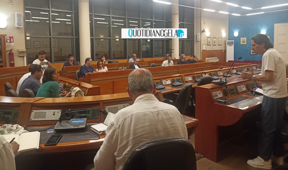 Pef rifiuti e tari, maggioranza con assenze dà il via libera  - 