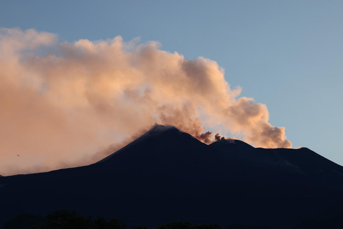 Etna, nuova colata lavica nella Valle del Leone - 