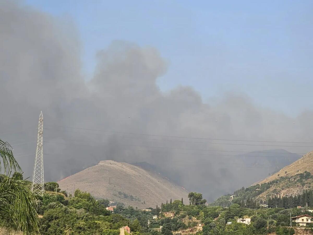 Incendi, il livello di allerta rimane alto nel Palermitano - 