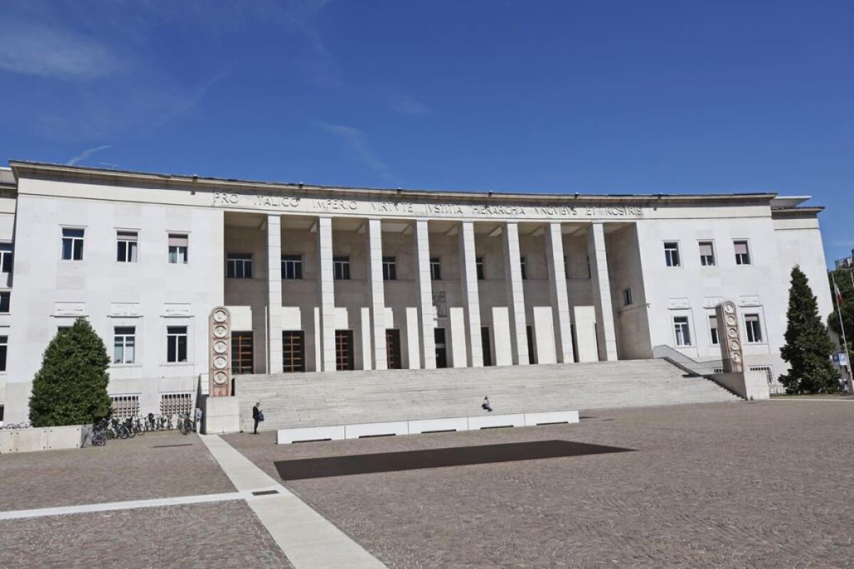 Crolla parte edificio Tribunale a Bolzano - 