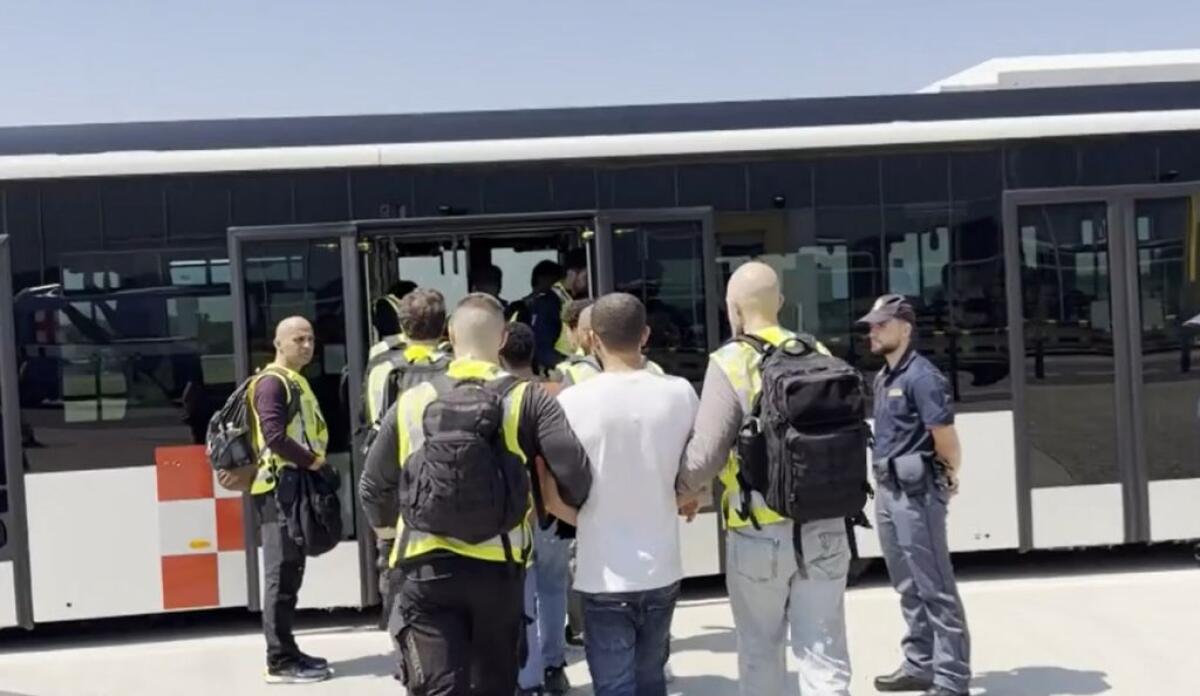 Contrasto all’immigrazione clandestina, espulsi 23 egiziani - 