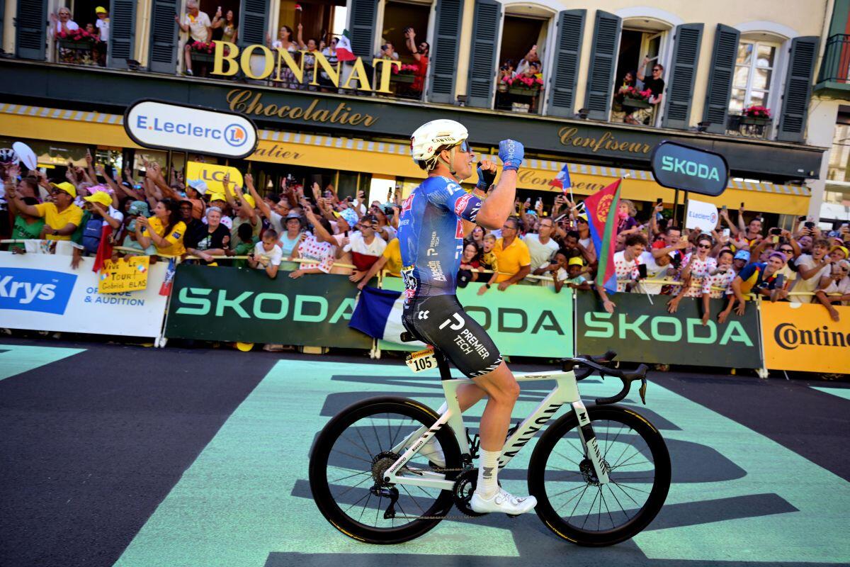 Philipsen si sblocca al Tour, Pogacar in controllo - 