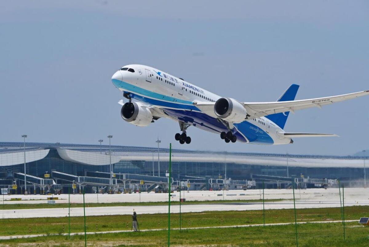 Cina, cresce traffico aereo passeggeri internazionale, in un anno +5,7% - 