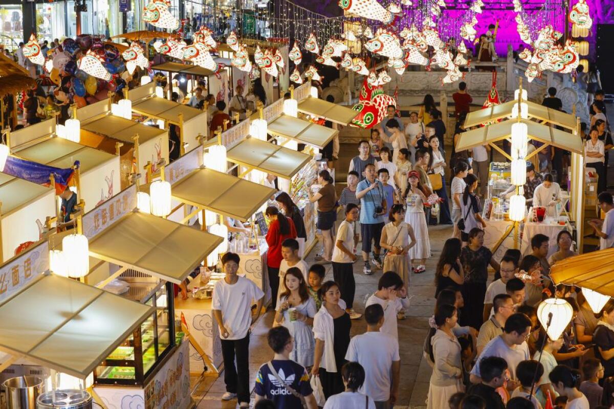 Cina, obiettivo 60.000 miliardi di yuan di vendite al dettaglio entro il 2030 - 