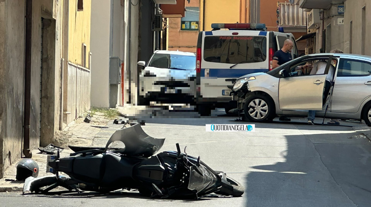 Violento scontro a San Giacomo, impatto tra auto e scooter - 