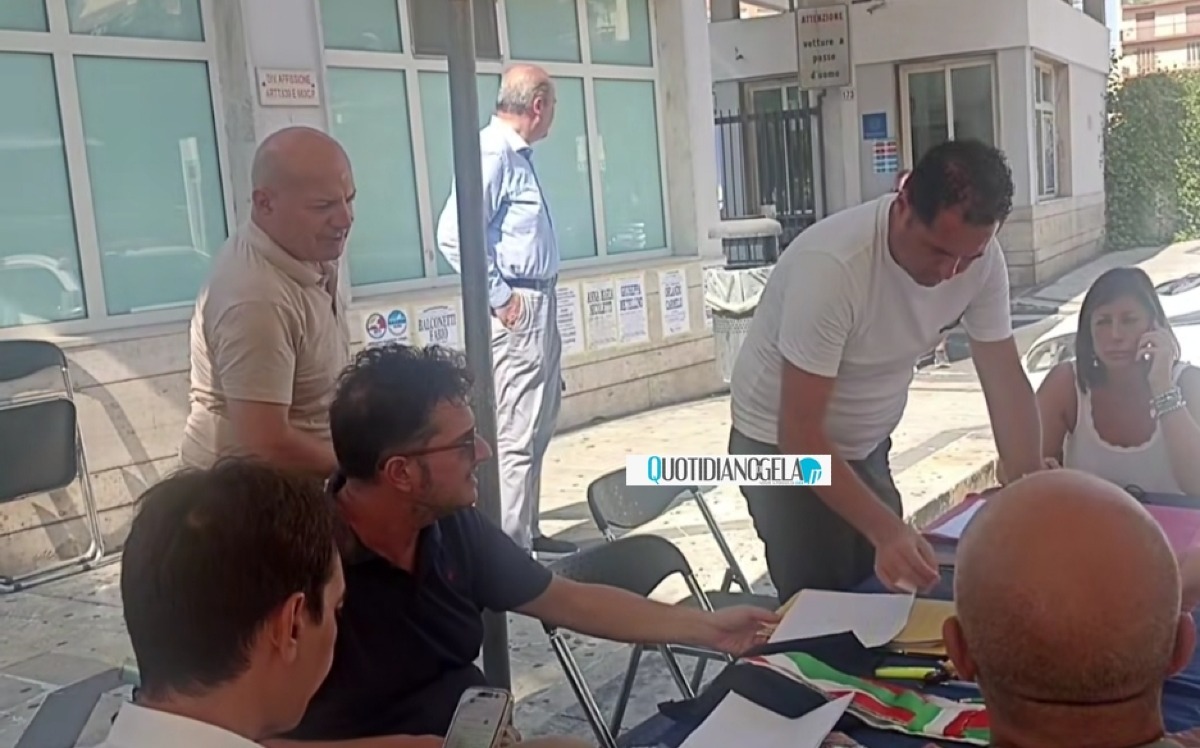 Protesta sanità, presidio va avanti: sesto giorno davanti al "Vittorio Emanuele" - 