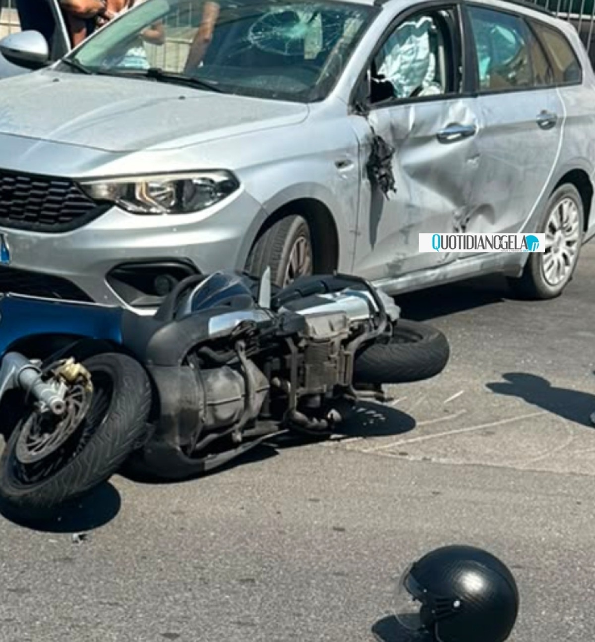 Schianto tra scooter e auto, ci sono feriti: sul posto giunti i soccorsi  - 