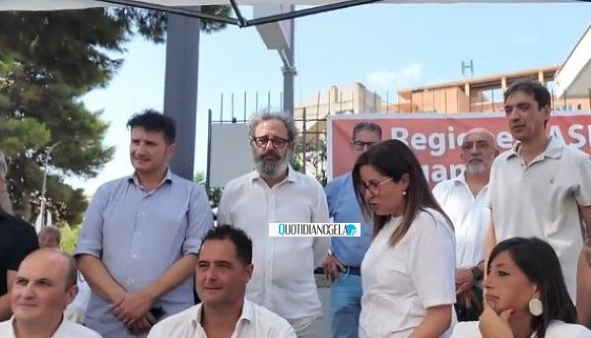 Programmazione e priorità più stringenti, sindaco ha fatto il punto con tutti gli assessori - Di Stefano e gli alleati al presidio davanti all'ospedale