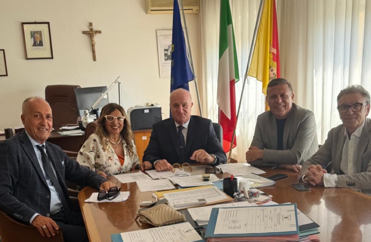 Fondi per progettare il nuovo ospedale, Cirrone Cipolla: "Momento storico, gestione Ficarra dà risultati" - I forzisti con l'assessore Caruso
