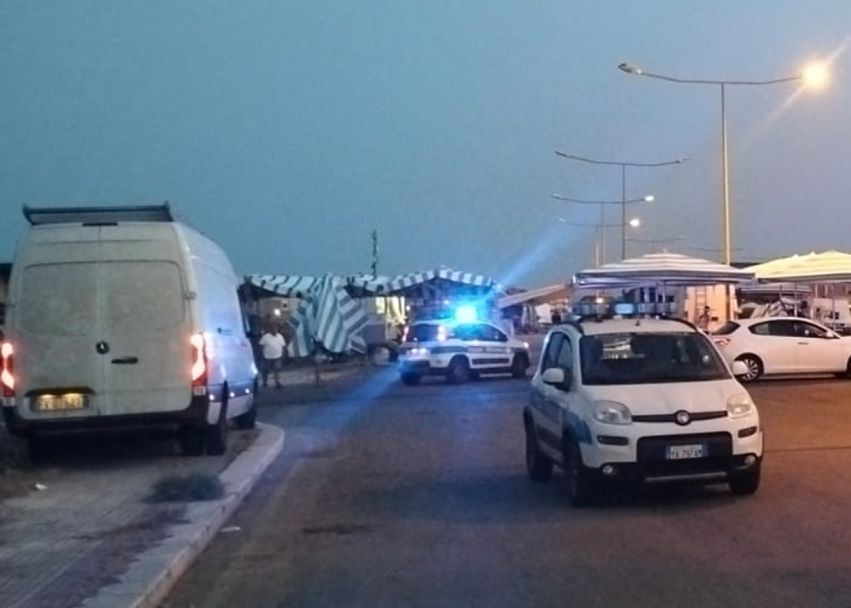 Mercato settimanale, ancora controlli all'alba: nuove verifiche sui pagamenti degli ambulanti 