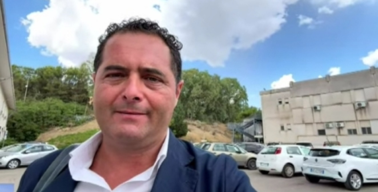 Impegni Asp ma nulla di immediato, dal pronto soccorso all'Utin tante criticità: "Protesta va avanti" - Di Stefano davanti agli uffici Asp 