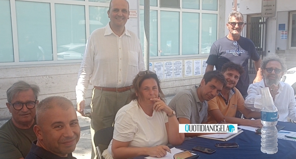 Dem, "Pizzardi? In un anno da assessore nessun risultato per la sanità": civici, "solo organico ad Asp" - Esponenti di maggioranza al presidio davanti all'ospedale Vittorio Emanuele 