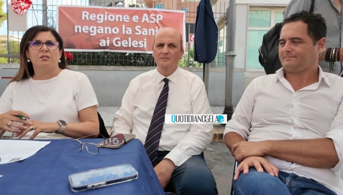 Mobilitazione sanità, primi medici rispondono all'appello per ritornare: presidio va avanti  - Il presidente Giudice, l'assessore Franzone e il sindaco Di Stefano 