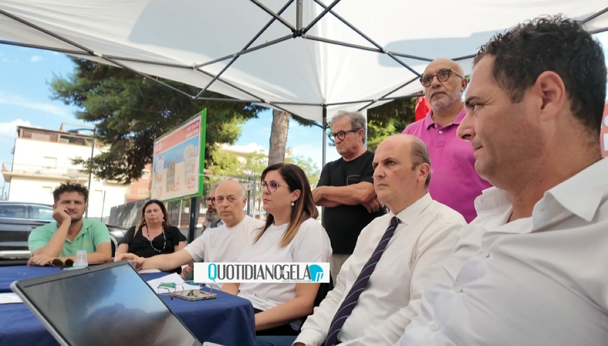 Sanità, presidio a oltranza: sindaco e maggioranza faranno il punto poi una manifestazione - Il presidio a Caposoprano