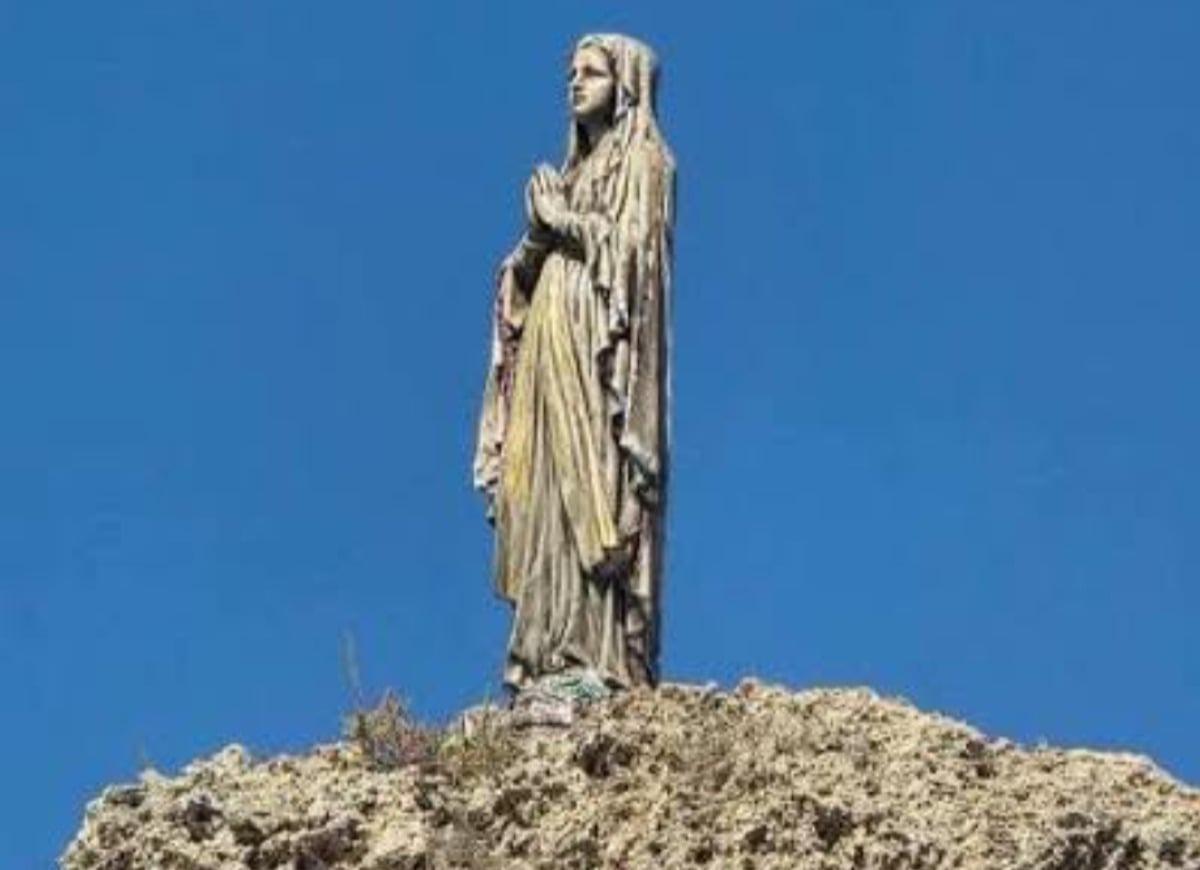 Iudice, "in nome del culto non si può pretendere di deturpare il paesaggio" - La madonna collocata sullo scoglio 