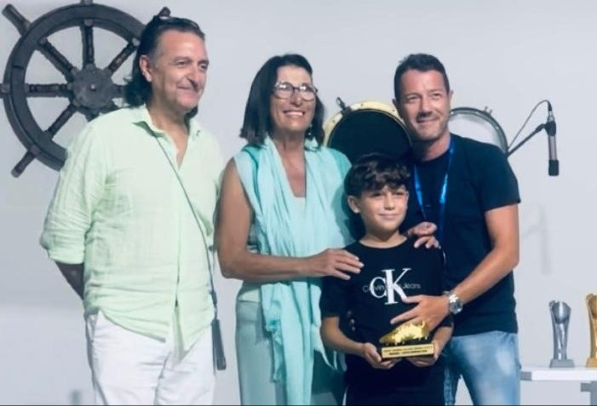 I piccoli talenti del calcio al club Nautico, chiuso torneo: Cirignotta capocannoniere - Cirignotta premiato da Greco, Catalano e Di Mauro