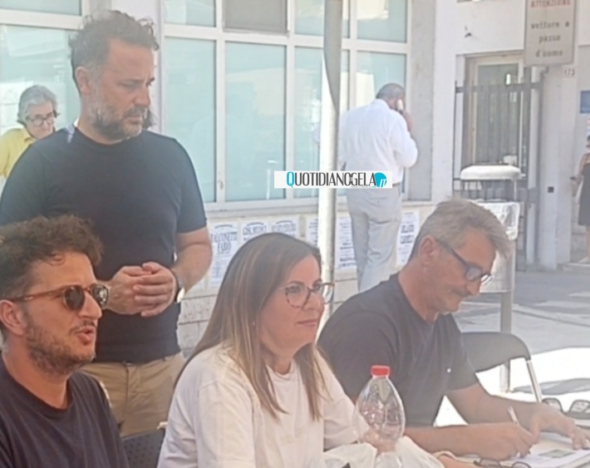 Tre mesi di incarico al consigliere M5s, Greco accusa: Di Paola, "nostra battaglia per la sanità dà fastidio" - Di Paola insieme ai cinquestelle Giorrannello, Giudice e Rapicavoli 