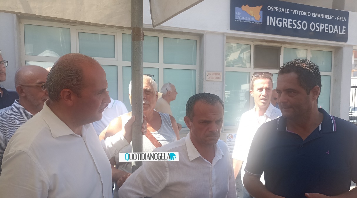 Mobilitazione sanità, il presidio non si ferma: verso verifica dell'assessore regionale Caruso in ospedale 