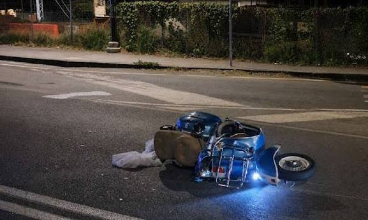 Schianto stradale a Letojanni, morto imprenditore: indagato giovane gelese - La Vespa di Merenda nel punto dell'incidente
