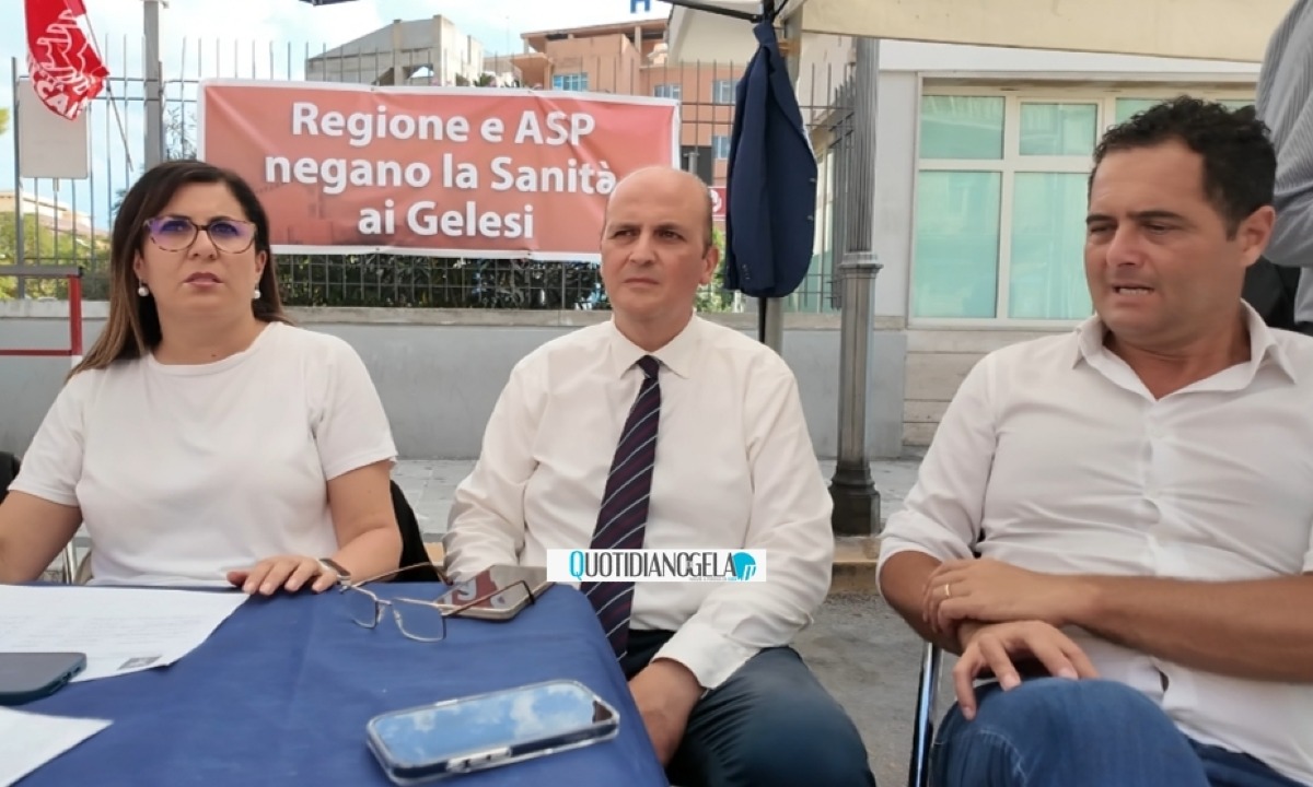 Dal pronto soccorso all'oncologia, troppe carenze: Di Stefano, "Cirrone Cipolla così non va, basta proclami" - Il presidente Giudice, l'assessore Franzone e il sindaco Di Stefano al presidio 