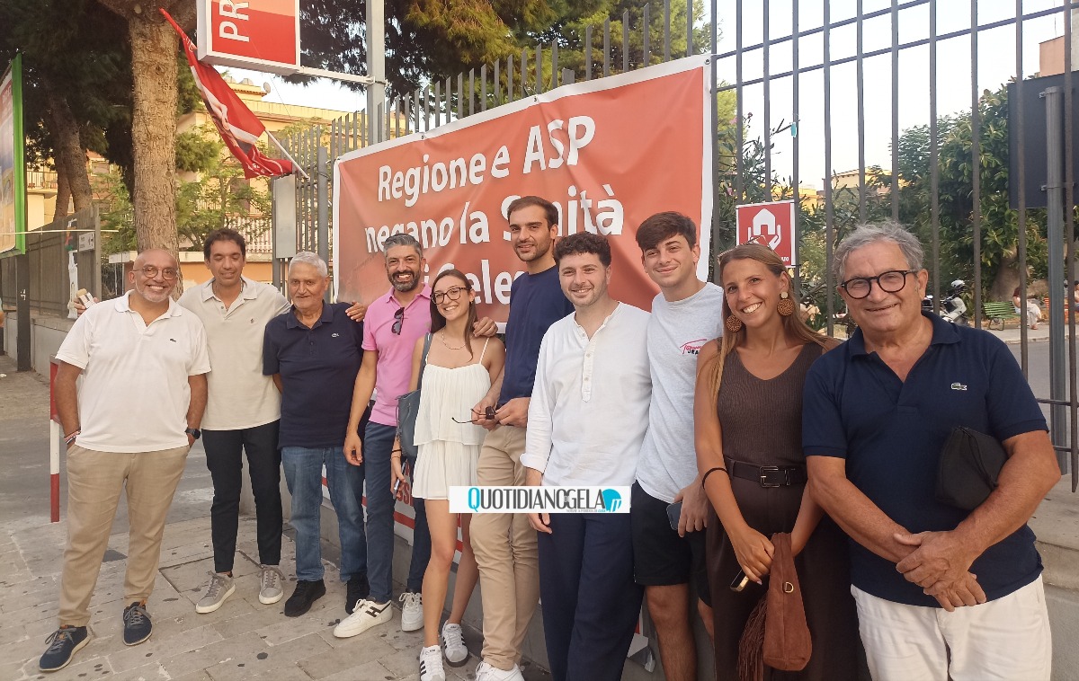 "Misure concrete per il Vittorio Emanuele", dem: "Progetto nuovo ospedale sia comprensoriale" - I dem al presidio allestito davanti all'ospedale Vittorio Emanuele 