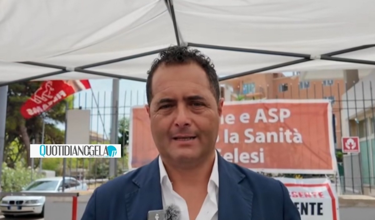 "Va bene gli impegni per l'ospedale", Di Stefano: "Proseguiamo e attendiamo riscontri entro il 25 settembre" - Il sindaco Di Stefano al presidio 
