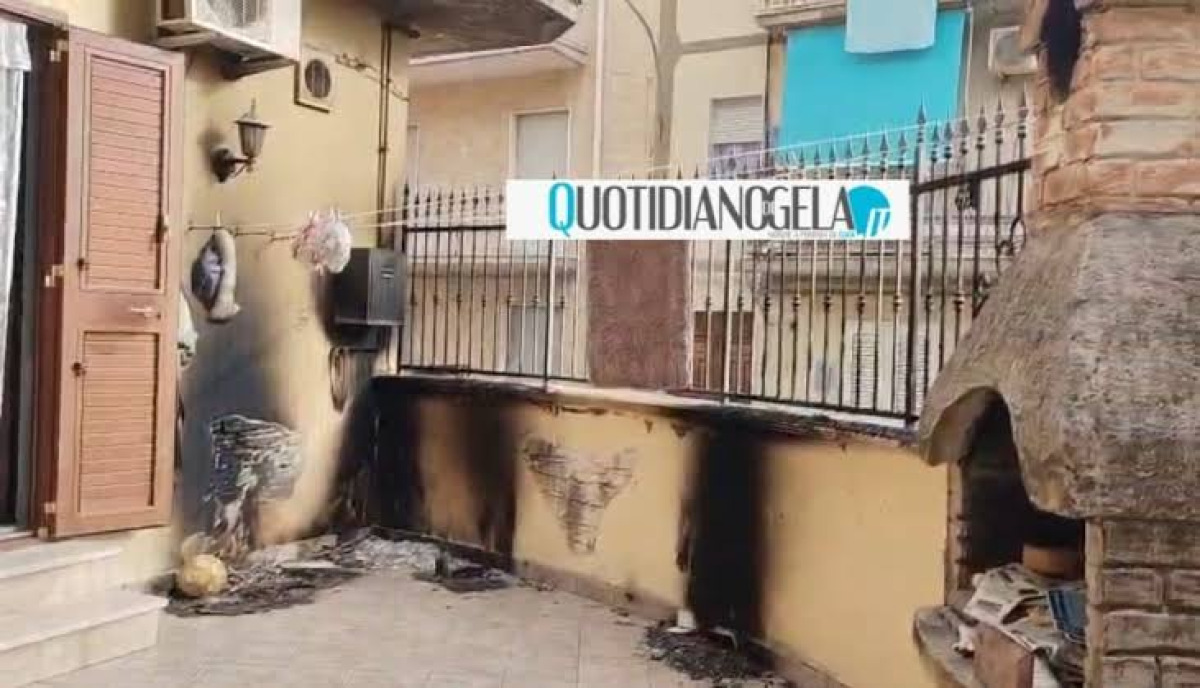 Minacce di morte e rogo nell'abitazione dell'assessore Di Dio, chiuse indagini su un intero nucleo familiare - L'area esterna dell'abitazione di Di Dio danneggiata dal fuoco