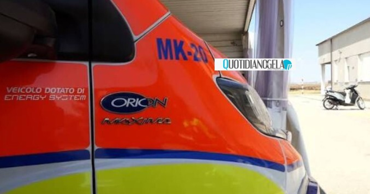 Violento impatto stradale in via Butera, scontro tra una moto e un mezzo delle Poste - 