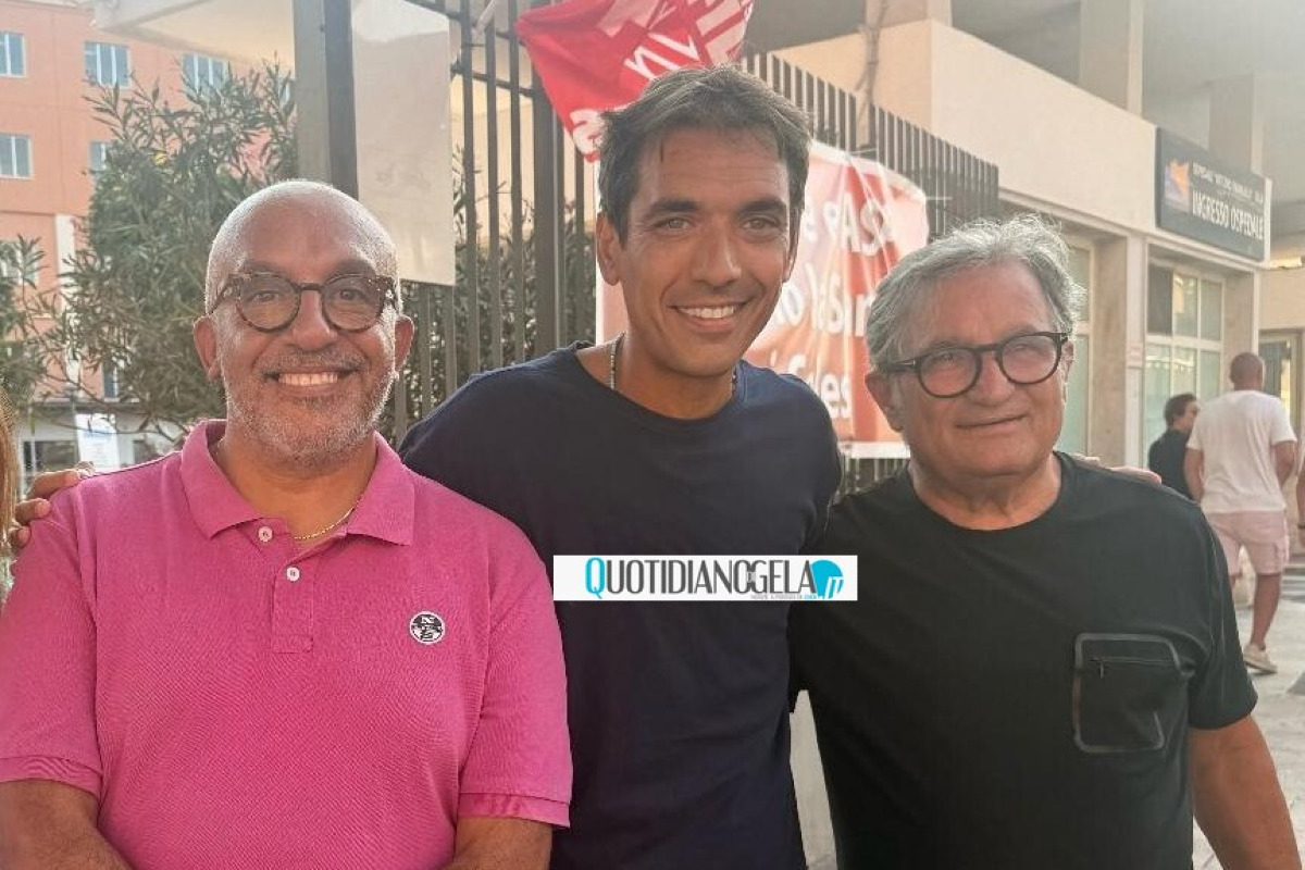 Dem: "C'è bisogno di più medici, più infermieri e più servizi, per questo protesta va avanti" - I dem Antonio Cuvato, Peppe Di Cristina e Gaetano Orlando