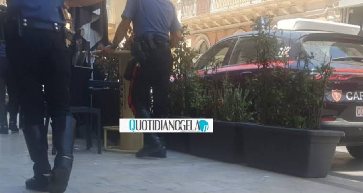 Spari in corso Aldisio, indagine va avanti: almeno due persone coinvolte, c'è ipotesi tentato omicidio - I carabinieri arrivati in corso Salvatore Aldisio