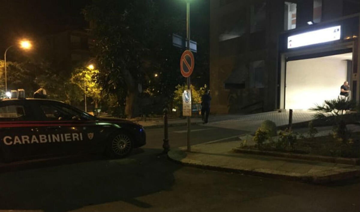 Giovane accoltellato, arrivato in ospedale con ferite  - 