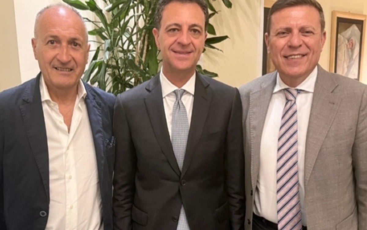 Dai dirigenti di lungo corso all'ex sindaco Greco, FI al lavoro per mettere insieme le tante aree: a breve un incontro  - Gli azzurri Biundo e Cirignotta insieme al commissario regionale Minardo