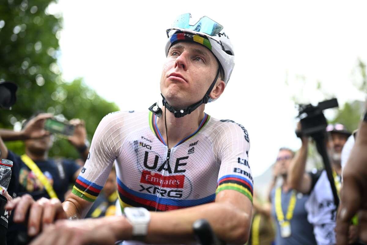 Pogacar cade e si ritira dalla Vuelta, sprint di Coquard e Mas in maglia rossa - 